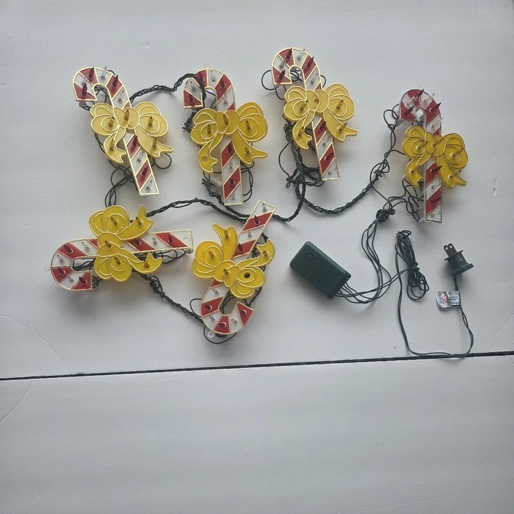 Grandelite Co.Festive Candy Cane String Lights